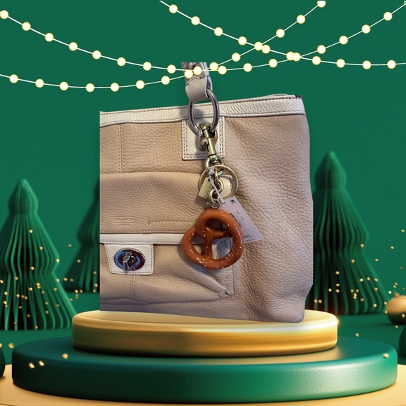 ๐ Coach Small Pretzel Bag Charm! - Picture 4 of 4